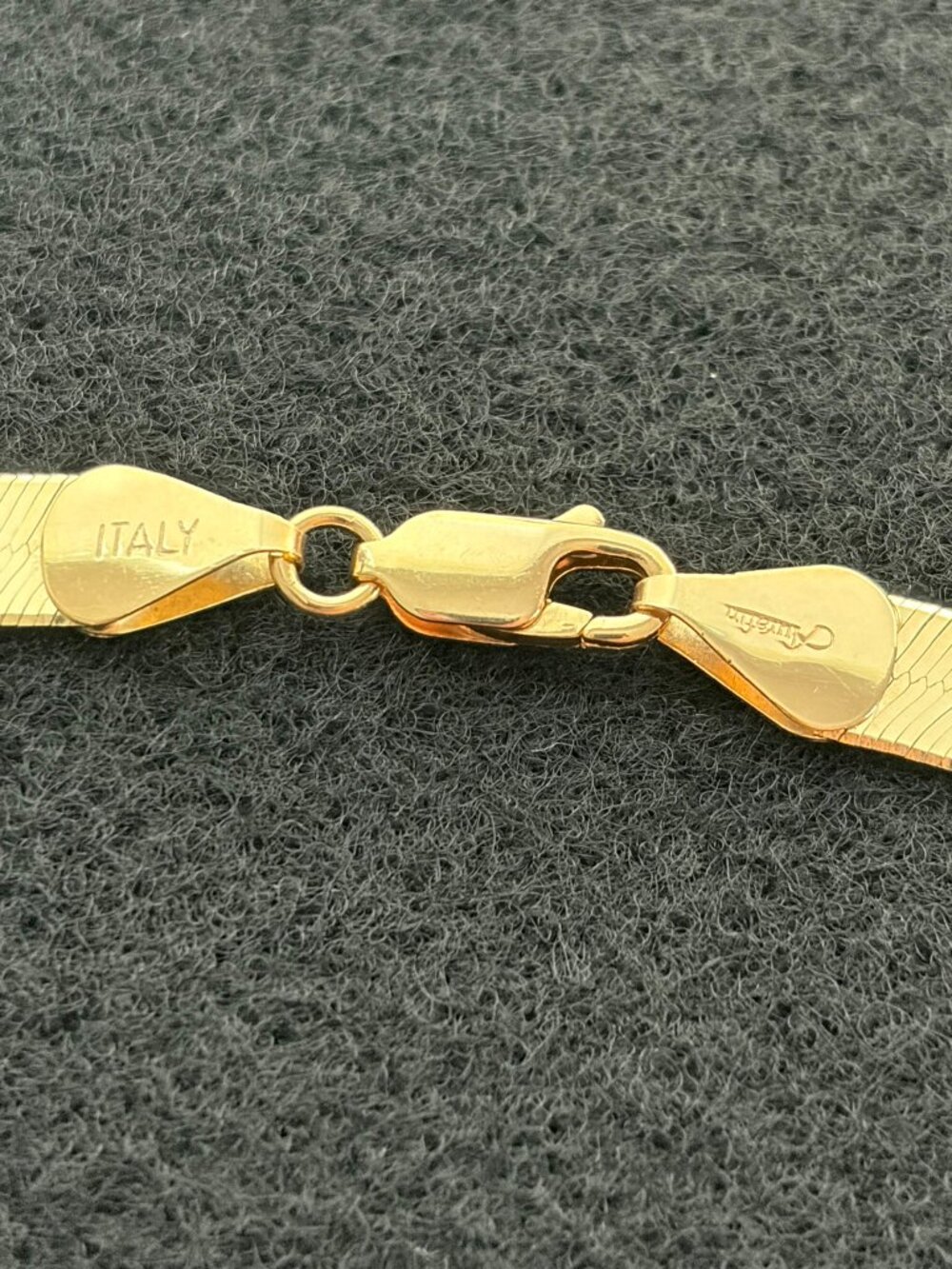 Aurafin Mirrorflex 14K Gold Chain Necklace Herringbone Style 24 1/4" 6mm - Picture 6 of 10